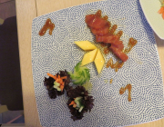 Geräucherte Lachs-Sashimi mit Kren-Sesamsauce Geräucherte Lachs-Sashimi mit Kren-Sesamsauce