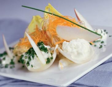 Chicoréesalat mit Äpfeln Chicoréesalat mit Äpfeln