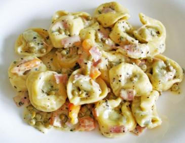 Tortellini mit Schinken Käse Sauce Tortellini mit Schinken Käse Sauce