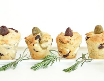 Oliven-Muffins mit mediterranen Kräutern Oliven-Muffins mit mediterranen Kräutern