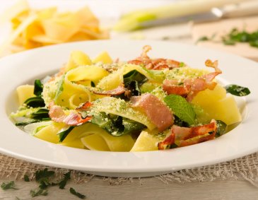 Nudeln mit Mangold und Schinkenspeck