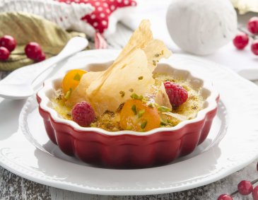 Karamellcreme mit eingelegten Kumquats und Pistazien