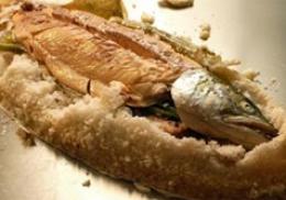 Fisch Zubereitungsart: Fisch Garen unter der Salzkruste