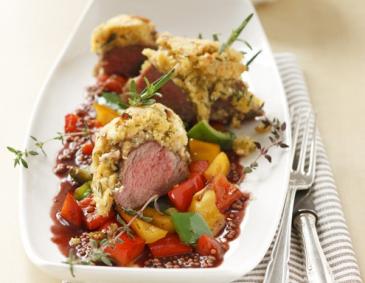 Lammfilet mit Schafkäse-Pignolikruste