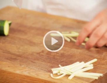 Wie schneidet man Gemüsejulienne?