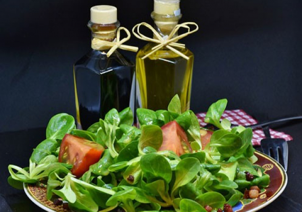 Hanfsamenöl als Nahrungsergänzung Salat